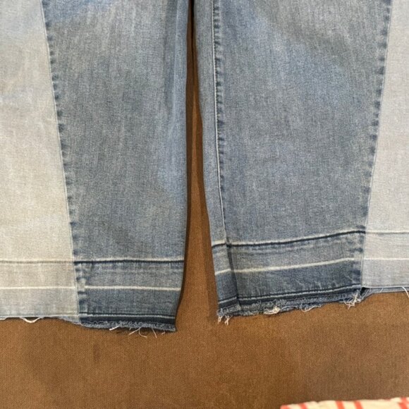 LOGO By Lori Goldstein Wide Leg Ankle Release Hem Jeans Size 22P Petite Two Tone - Picture 4 of 7